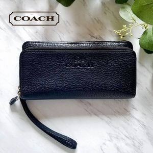 ❤Coach Leather Engraved Logo Wallet❤
